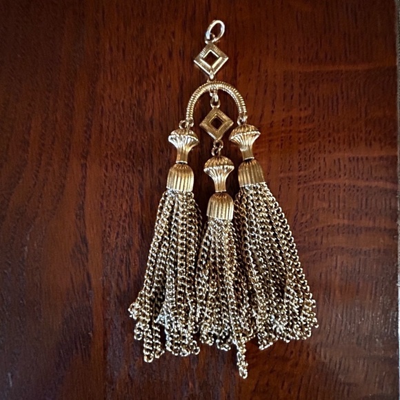 Vintage TRIFARI Gold Tri-Pendant Necklace - Picture 4 of 7